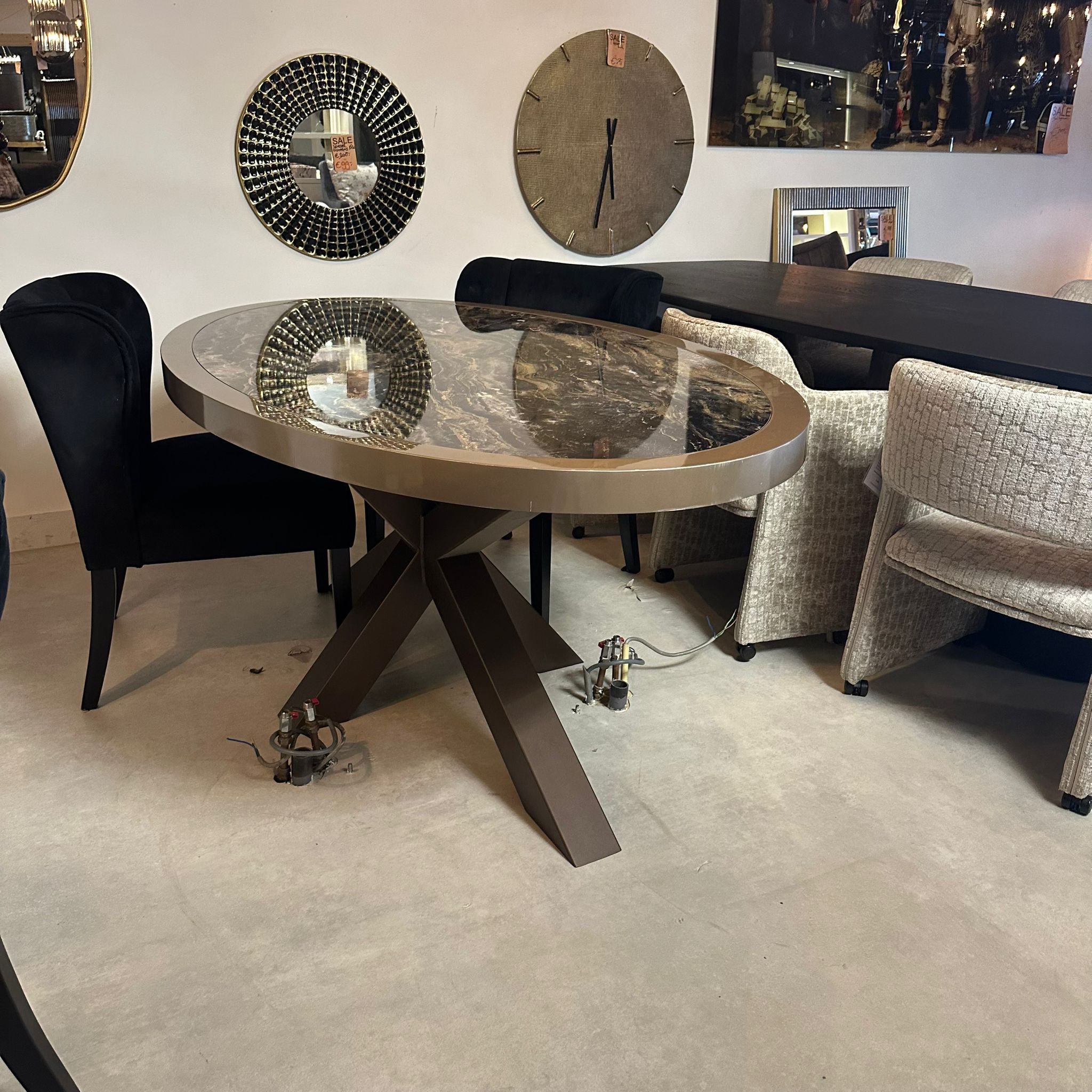 Eetkamertafel empire ovaal