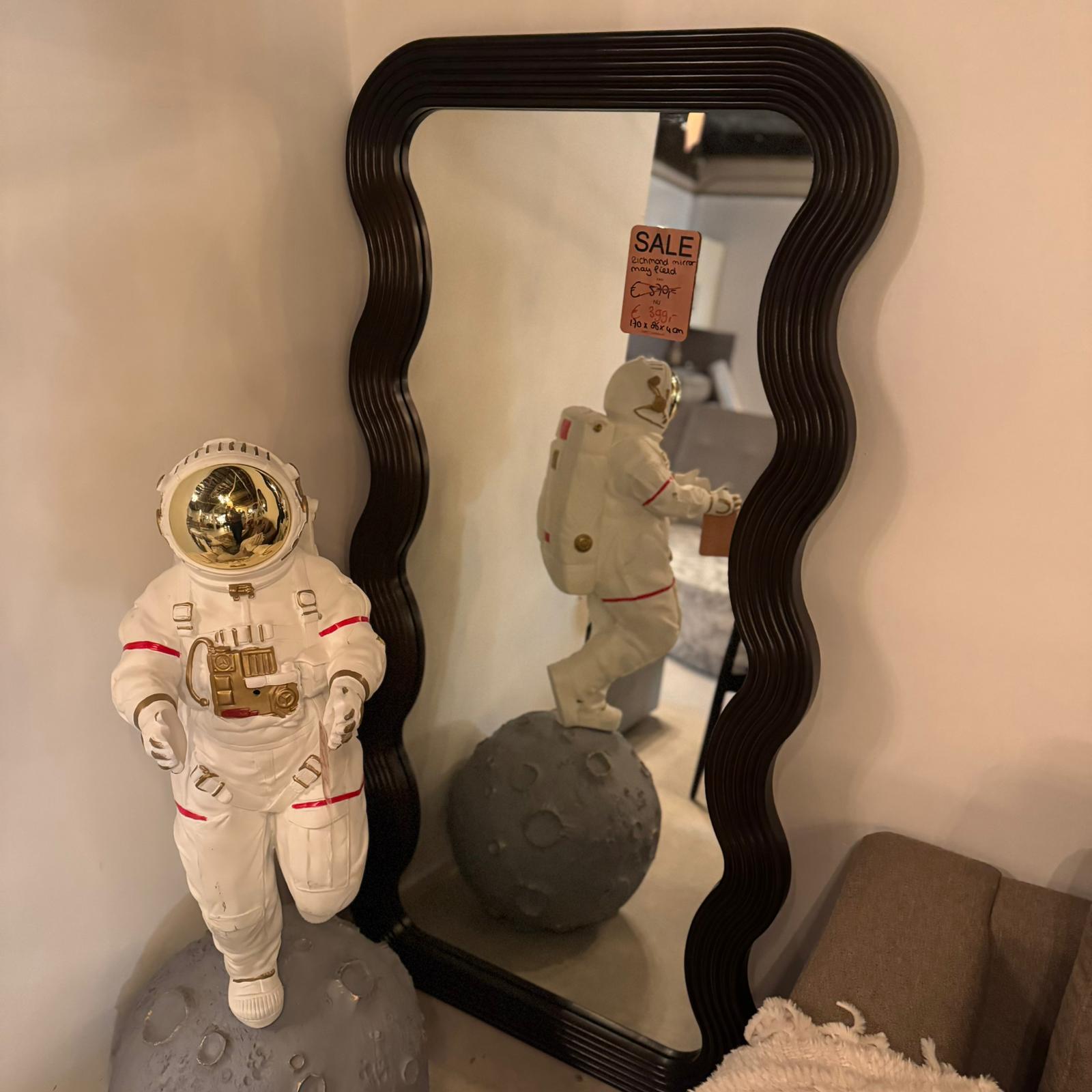 Spiegel May Field outlet002