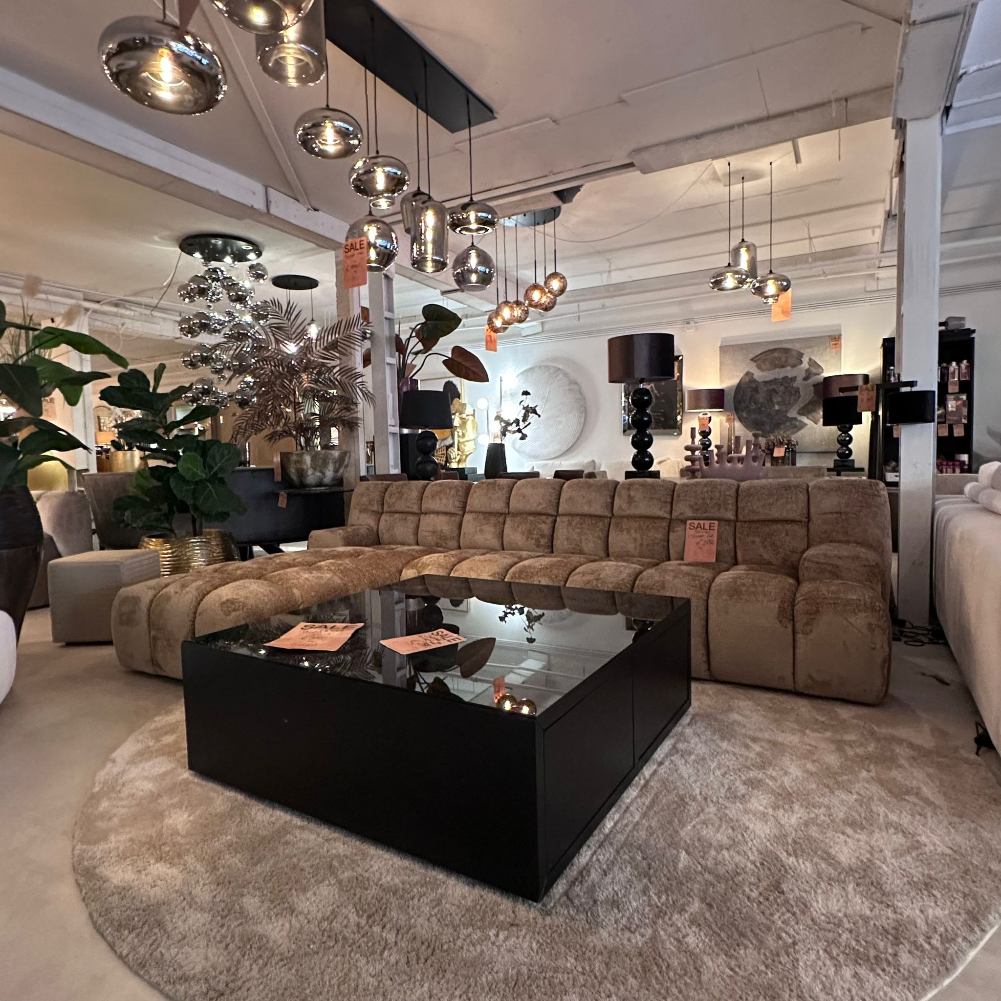 Outlet 018 Beverly Hills