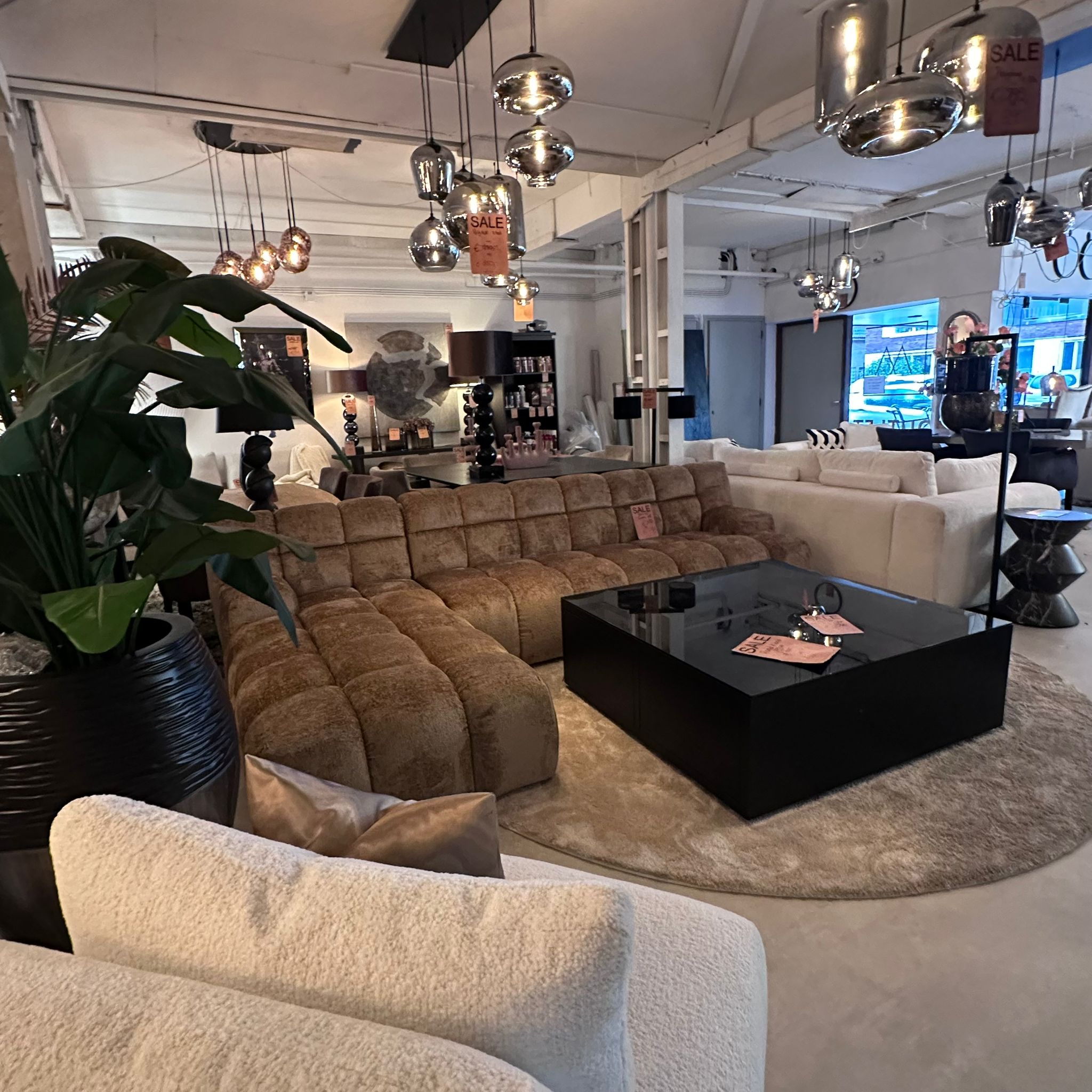 Outlet 018 Beverly Hills