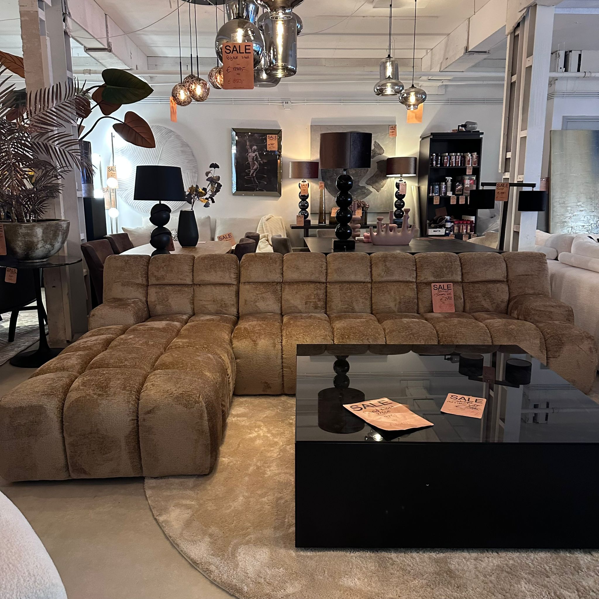 Outlet 018 Beverly Hills