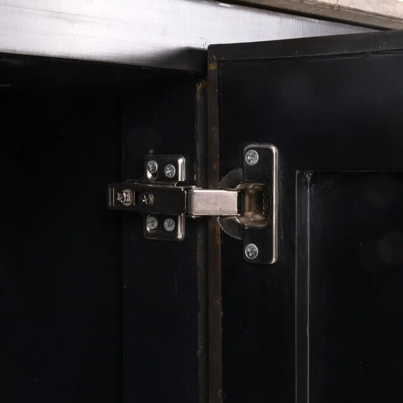 - Dressoir Russo ash brown 4-doors