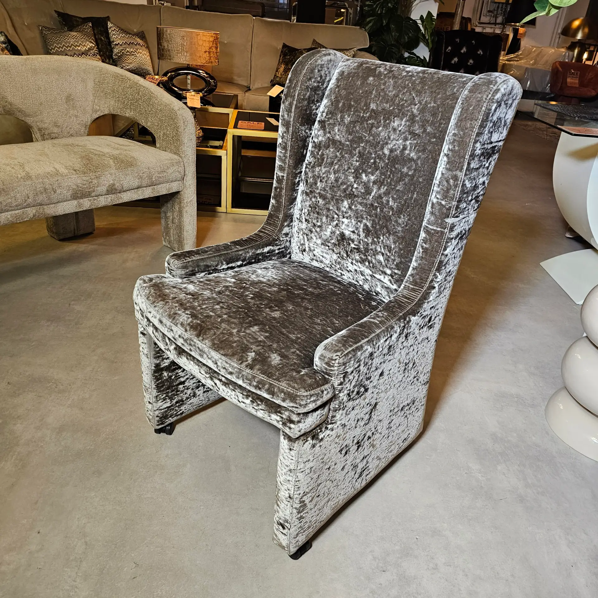 4 Eetstoelen op wielen in een exclusieve stof outlet097