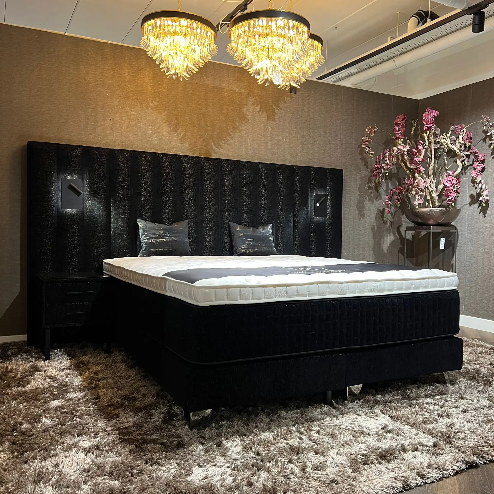 Serta Boxsping Tube Grande Verbouwings Uitverkoop