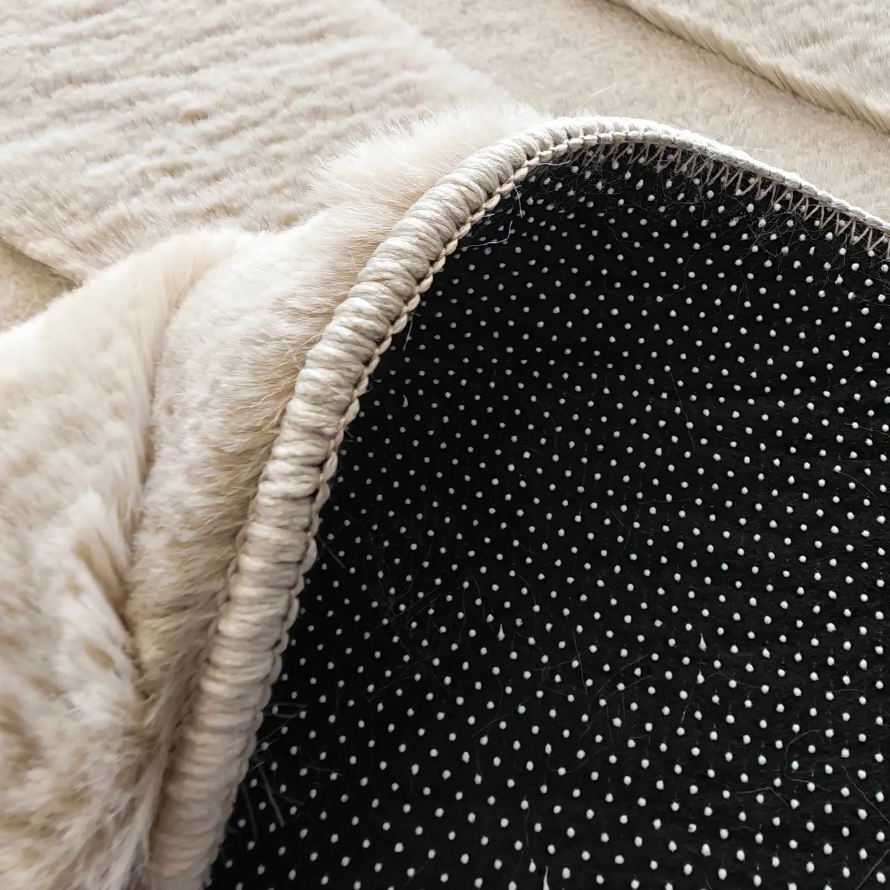 - Vloerkleed Sverre beige pebble 230x350