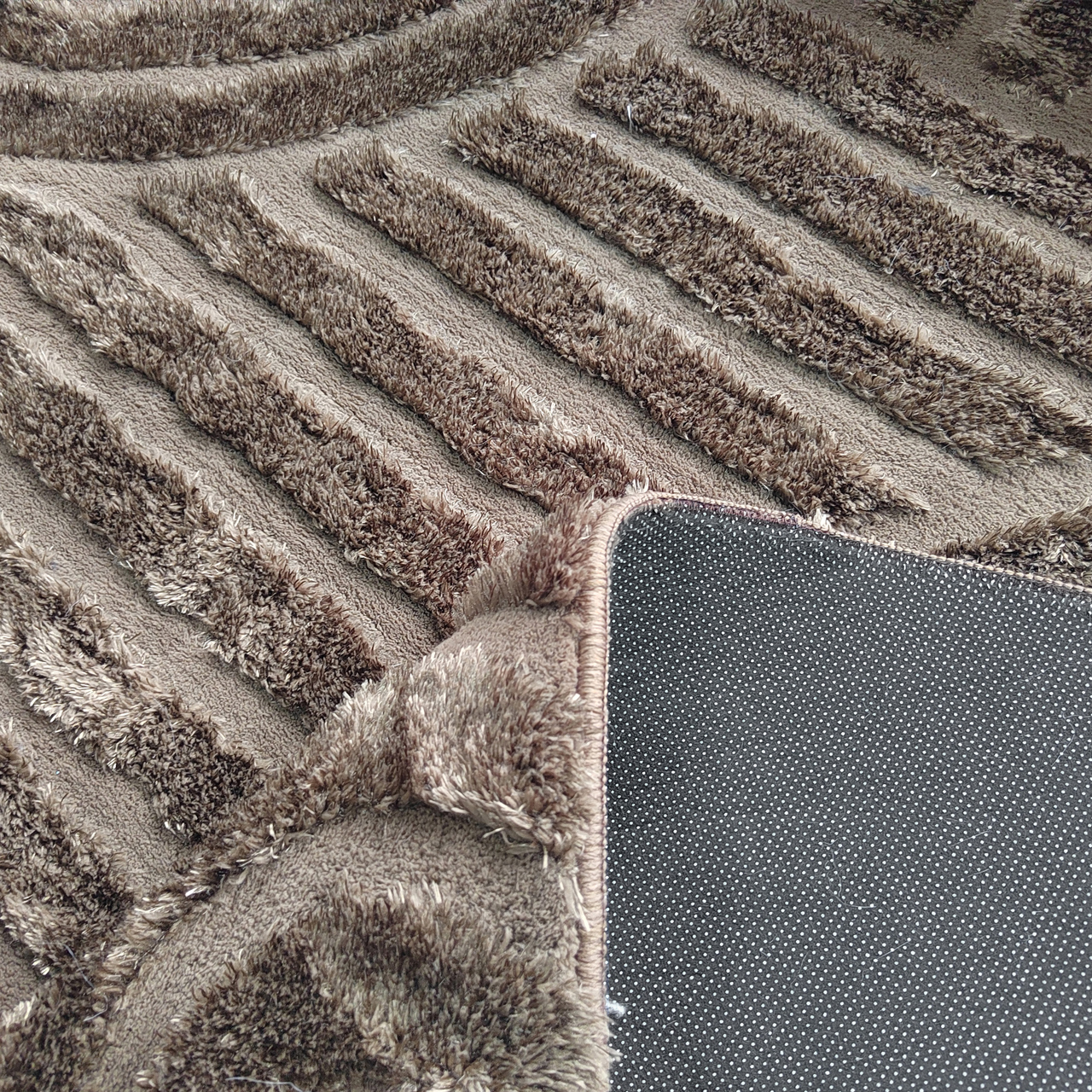 - Vloerkleed Liff dark brown 200x350