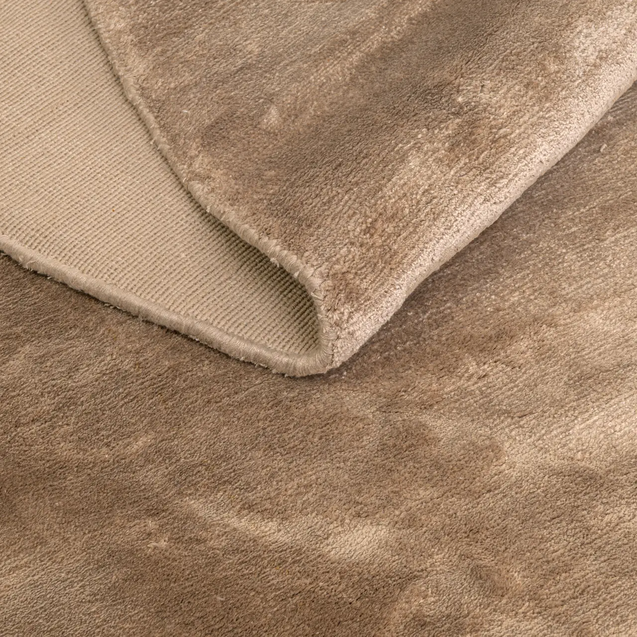 - Vloerkleed Nilla taupe 220x320