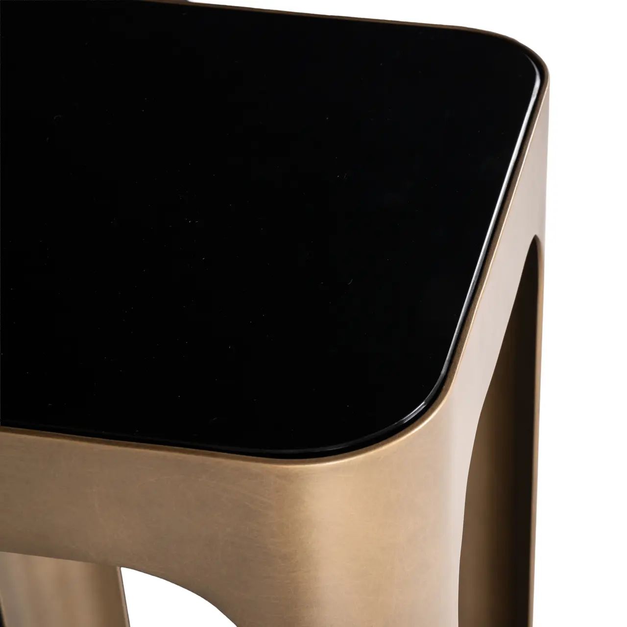 - Pilaar Claridge gold antique
