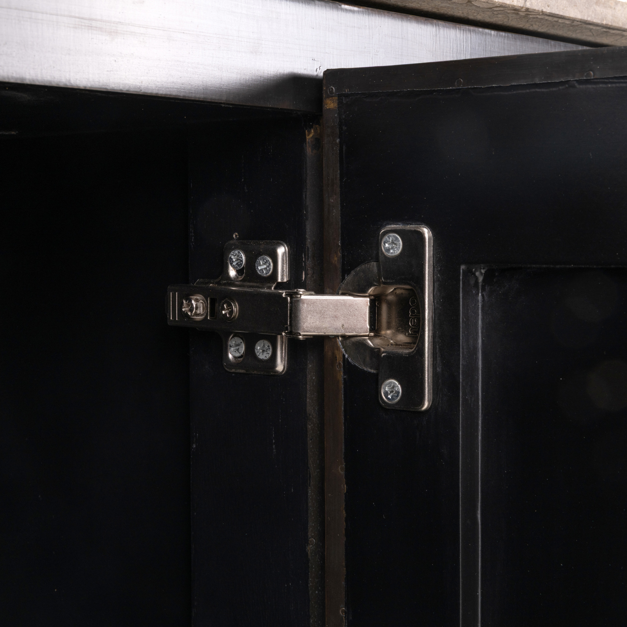 - Dressoir Russo ash brown 4-doors