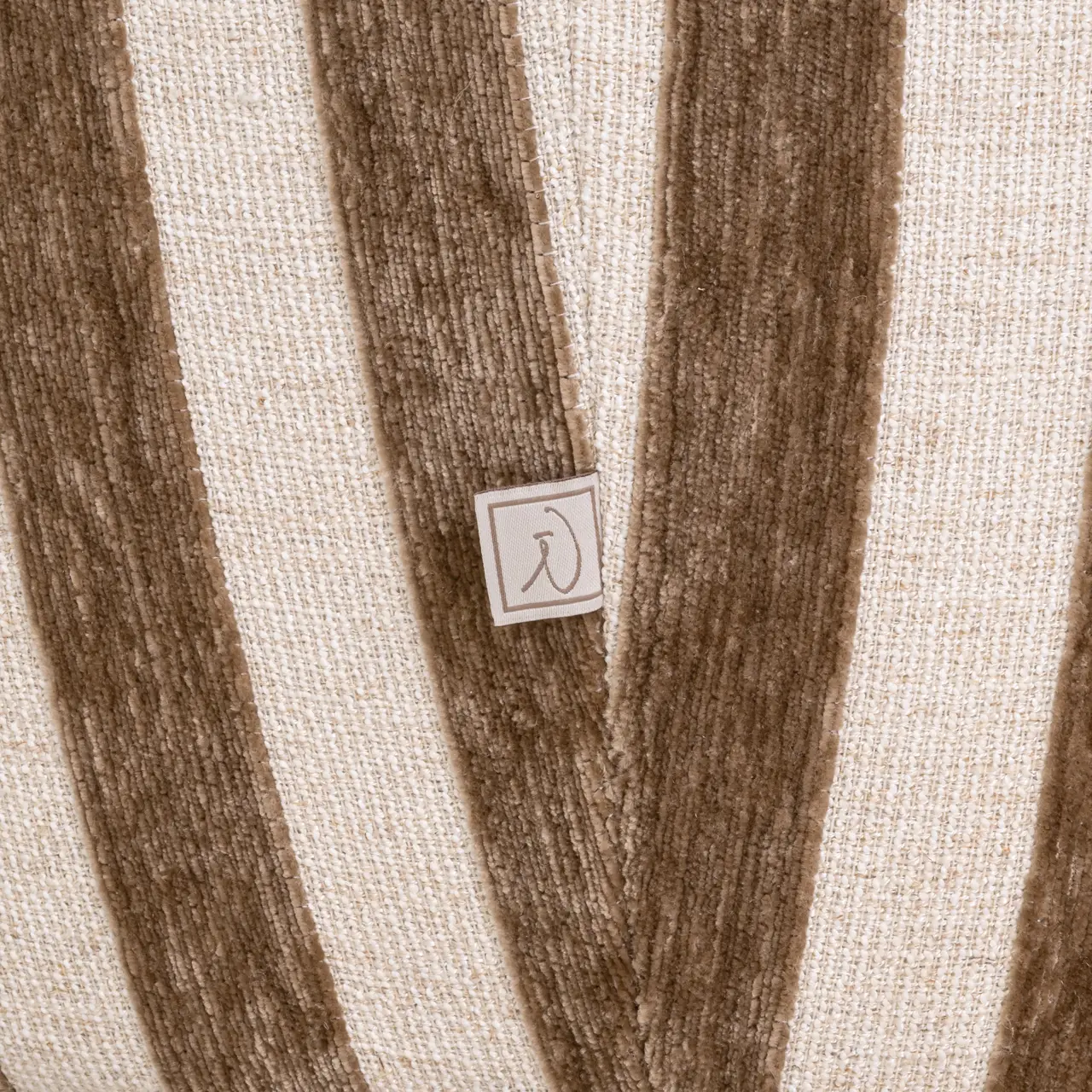- Bank Luxandra stripes sand