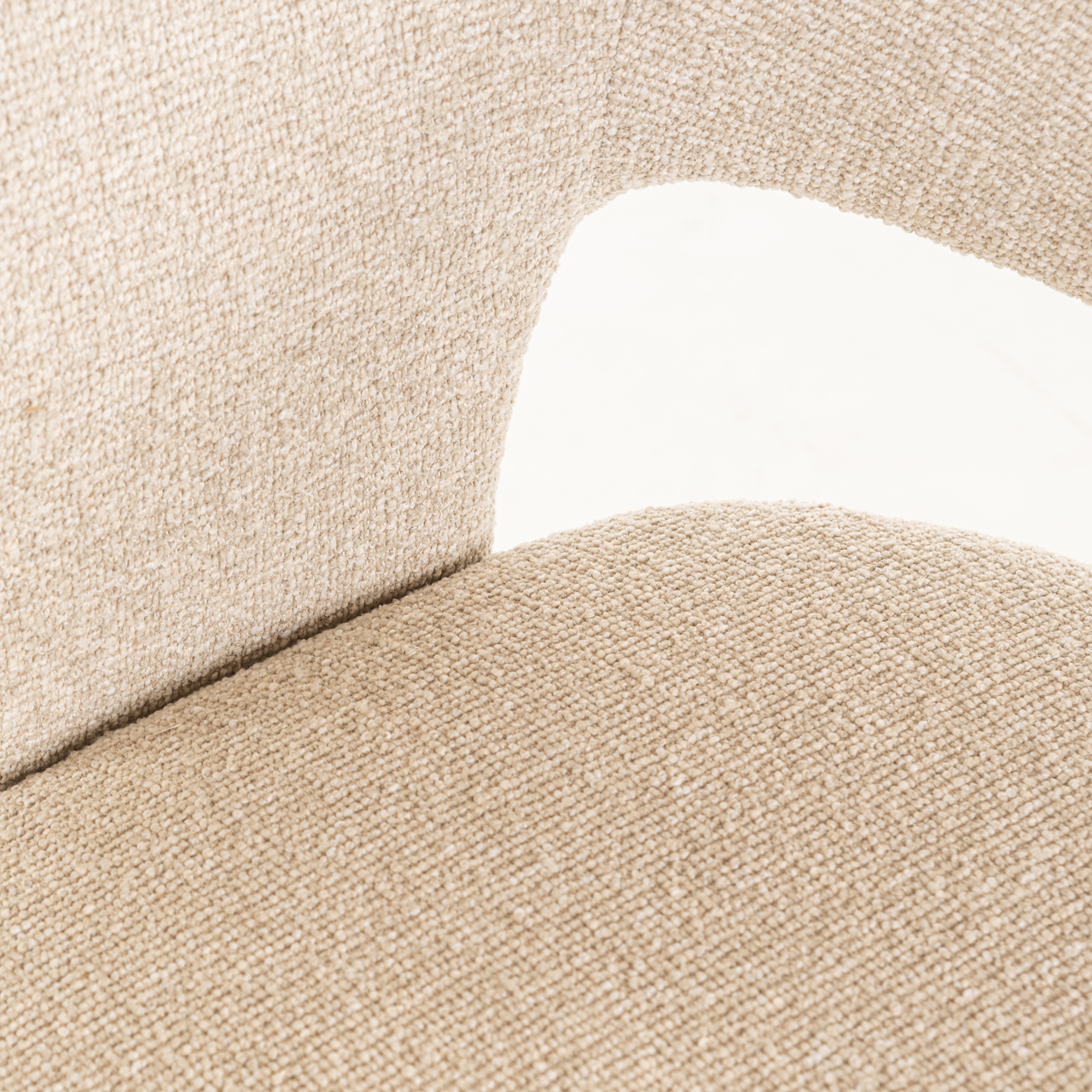 - Eetkamerstoel Belle biscotti fire retardant